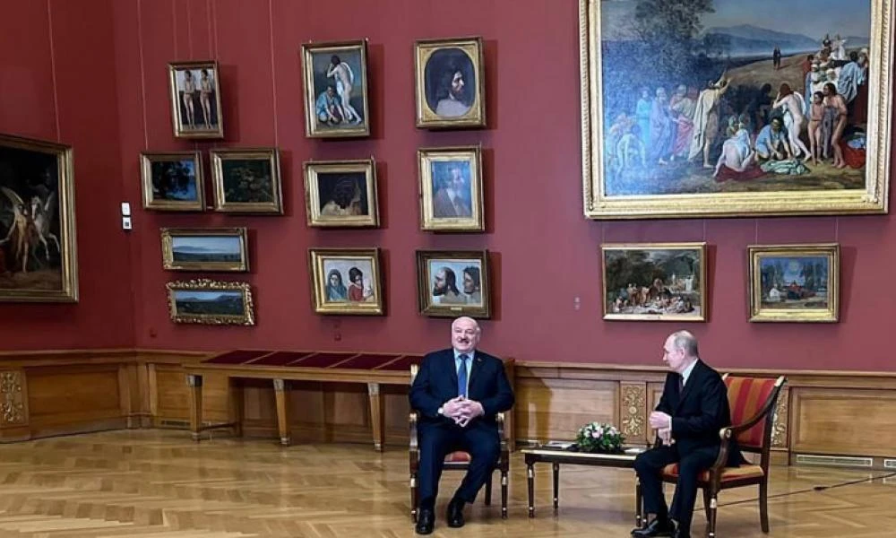 Πούτιν: Χάρισε στους συμμάχους προέδρους οκτώ χρυσά δαχτυλίδια και κράτησε το ένατο για τον εαυτό του (εικόνες)